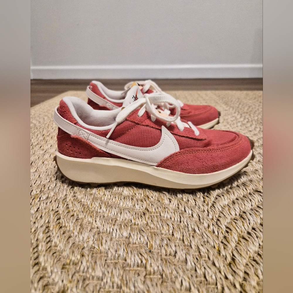 NWOT-Womens Nike Waffle Debut Vintage